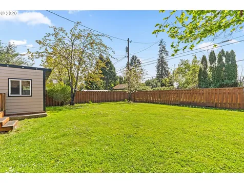 1043 F Street Springfield OR 97477