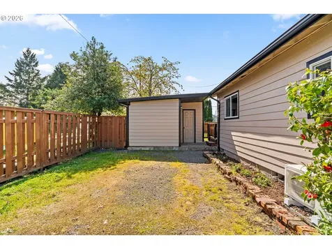 1043 F Street Springfield OR 97477