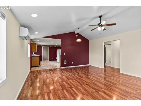 1043 F Street Springfield OR 97477