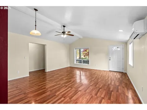 1043 F Street Springfield OR 97477