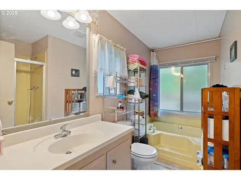 380 SE Quay Avenue Lincoln City OR 97367