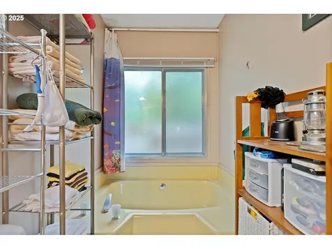 380 SE Quay Avenue Lincoln City OR 97367