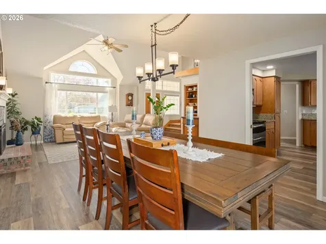 1798 Duke Court Eugene OR 97401
