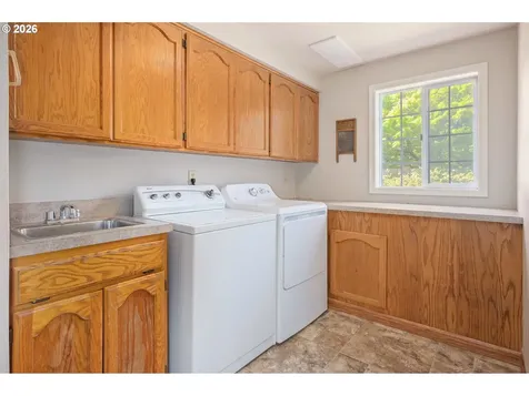 1798 Duke Court Eugene OR 97401