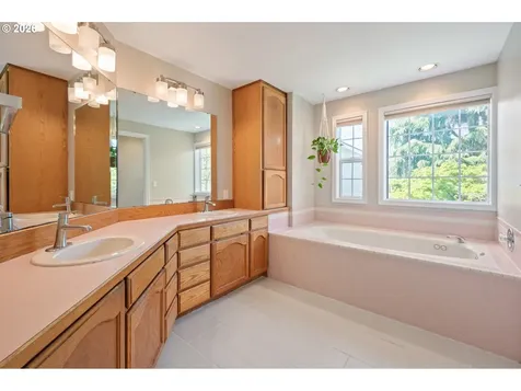 1798 Duke Court Eugene OR 97401