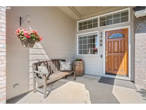 1798 Duke Court Eugene OR 97401
