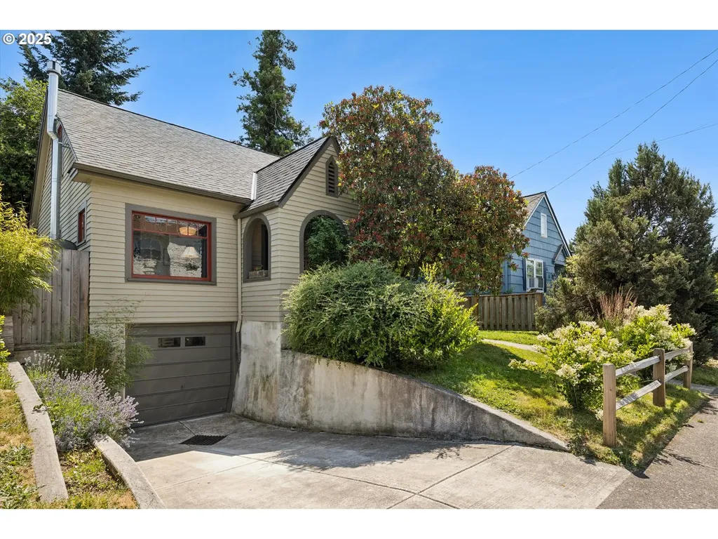 6320 SE Division Street Portland OR 97206