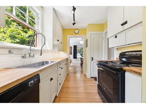 6320 SE Division Street Portland OR 97206