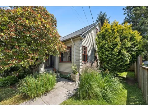 6320 SE Division Street Portland OR 97206