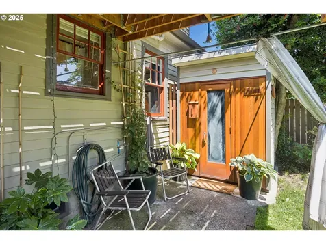 6320 SE Division Street Portland OR 97206