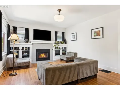6320 SE Division Street Portland OR 97206