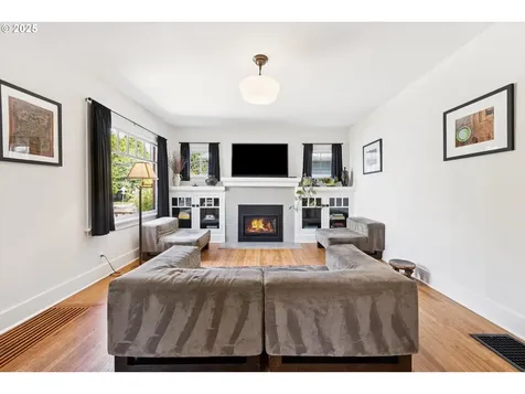 6320 SE Division Street Portland OR 97206