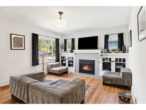6320 SE Division Street Portland OR 97206