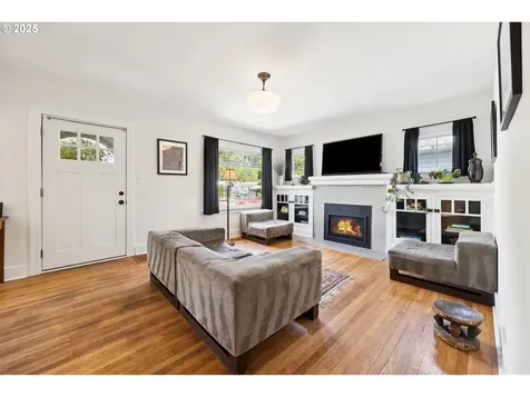 6320 SE Division Street Portland OR 97206
