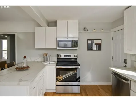 6829 SE Knight Street Portland OR 97206