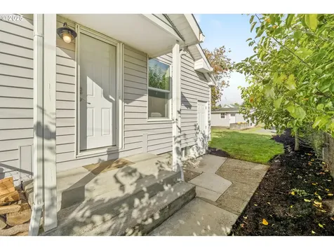 6829 SE Knight Street Portland OR 97206