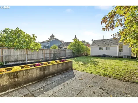 6829 SE Knight Street Portland OR 97206