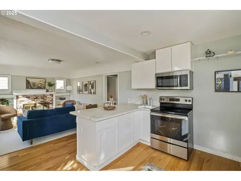 6829 SE Knight Street Portland OR 97206
