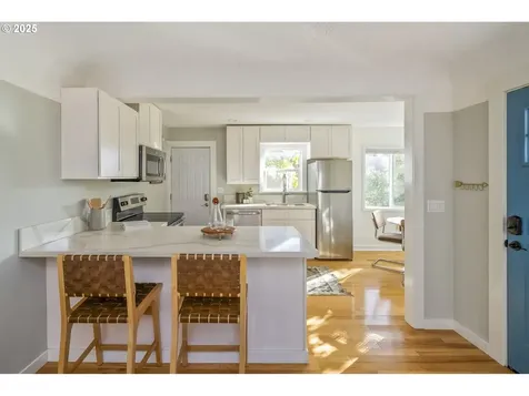 6829 SE Knight Street Portland OR 97206
