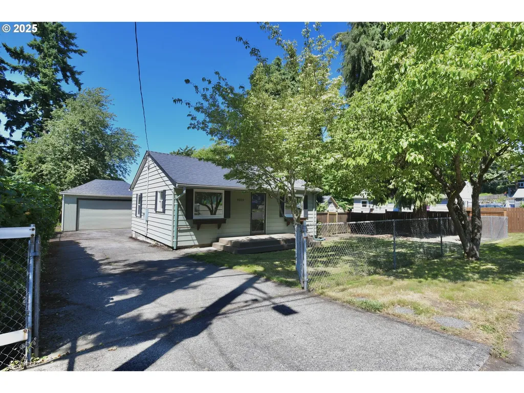 9029 NE Webster Street Portland OR 97220