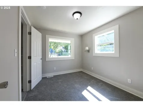 9029 NE Webster Street Portland OR 97220