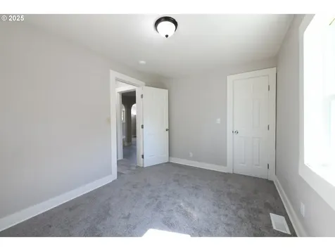 9029 NE Webster Street Portland OR 97220