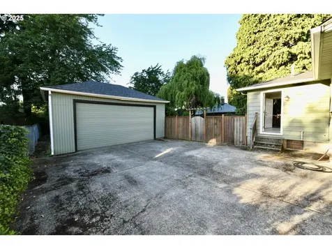 9029 NE Webster Street Portland OR 97220