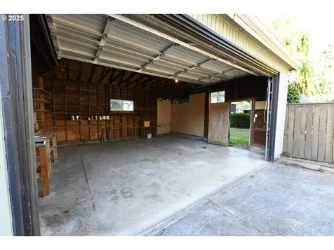 9029 NE Webster Street Portland OR 97220