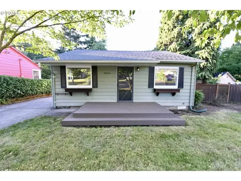 9029 NE Webster Street Portland OR 97220