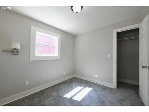 9029 NE Webster Street Portland OR 97220
