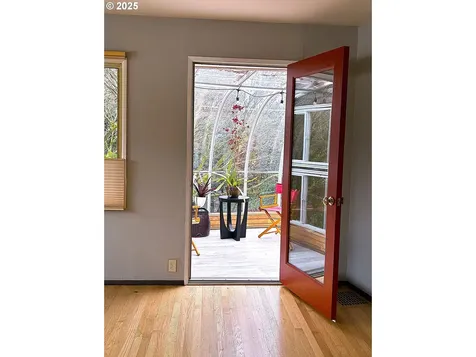 472 SE 72nd Avenue Portland OR 97215