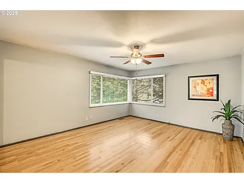 472 SE 72nd Avenue Portland OR 97215