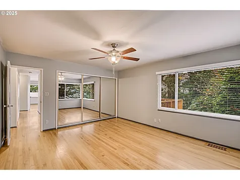 472 SE 72nd Avenue Portland OR 97215