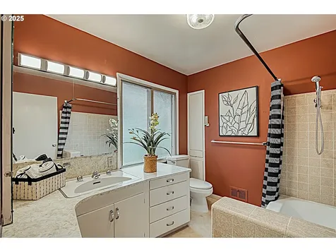 472 SE 72nd Avenue Portland OR 97215
