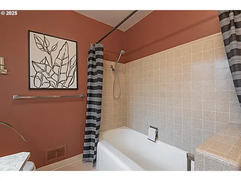 472 SE 72nd Avenue Portland OR 97215