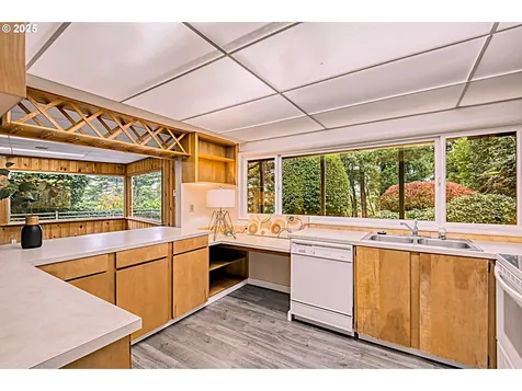 472 SE 72nd Avenue Portland OR 97215