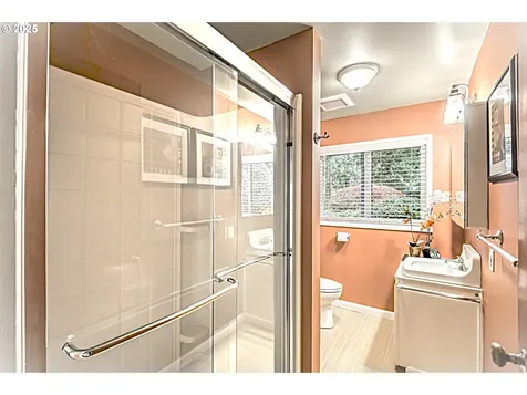 472 SE 72nd Avenue Portland OR 97215
