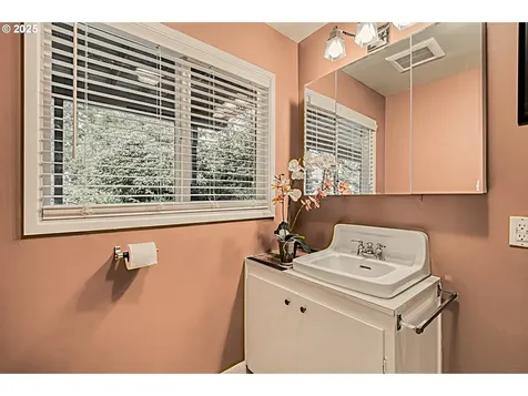 472 SE 72nd Avenue Portland OR 97215