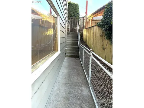 472 SE 72nd Avenue Portland OR 97215