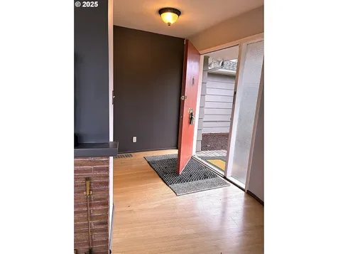 472 SE 72nd Avenue Portland OR 97215