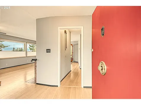 472 SE 72nd Avenue Portland OR 97215
