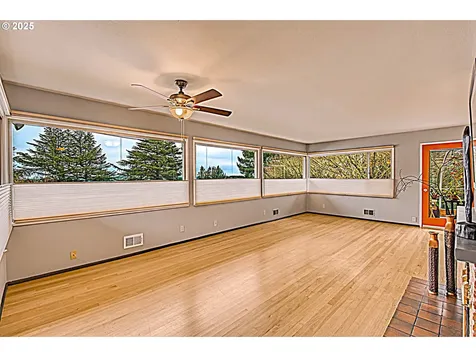 472 SE 72nd Avenue Portland OR 97215