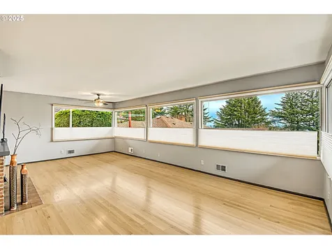 472 SE 72nd Avenue Portland OR 97215
