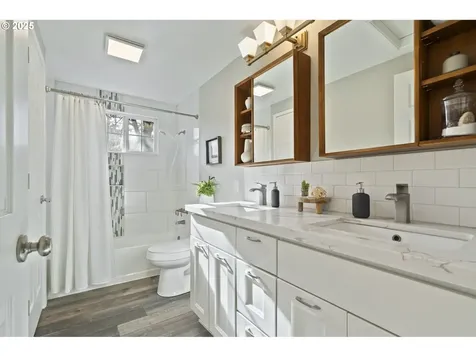 13511 SW 62nd Avenue Portland OR 97219