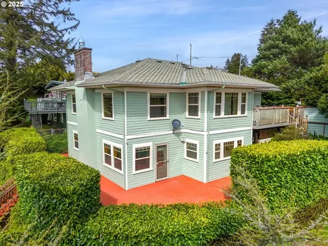 412 Chinook Avenue Astoria OR 97103