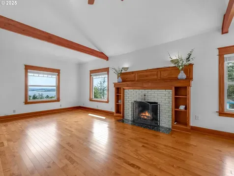 412 Chinook Avenue Astoria OR 97103