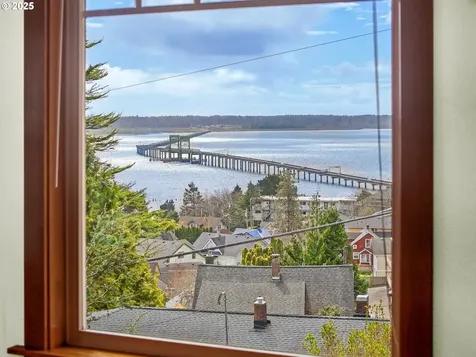 412 Chinook Avenue Astoria OR 97103