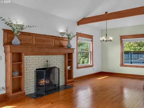 412 Chinook Avenue Astoria OR 97103