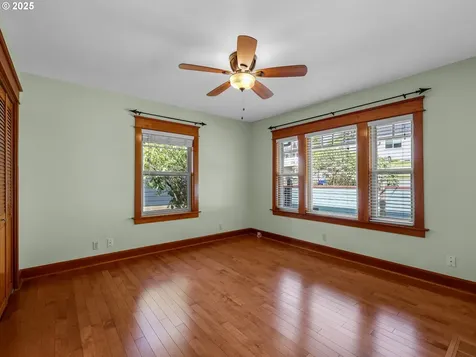 412 Chinook Avenue Astoria OR 97103