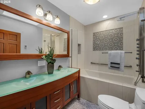 412 Chinook Avenue Astoria OR 97103